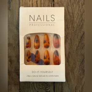 BNWT Fashion Falsie Nails